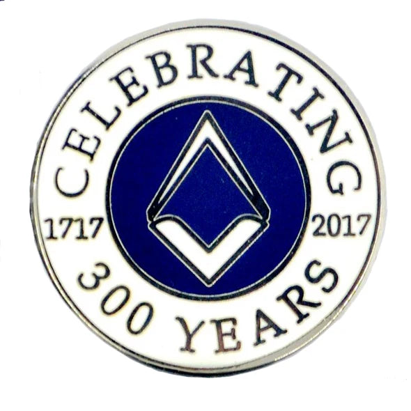 Master Mason Blue Lodge Lapel Pin - White & Blue Square And Compass 300th Anniversary Round Badge - Bricks Masons